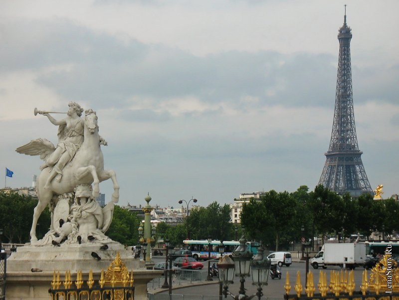 Вид Эйфелевой башни с площади Согласия